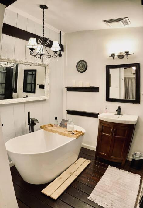 Beautiful Farmhouse In Fernandina Beach Buitenkant foto